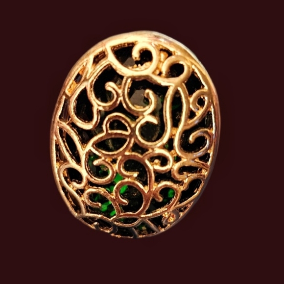 Antique Inspired Gold and Green Filigree Ring - Picture 1 of 3
